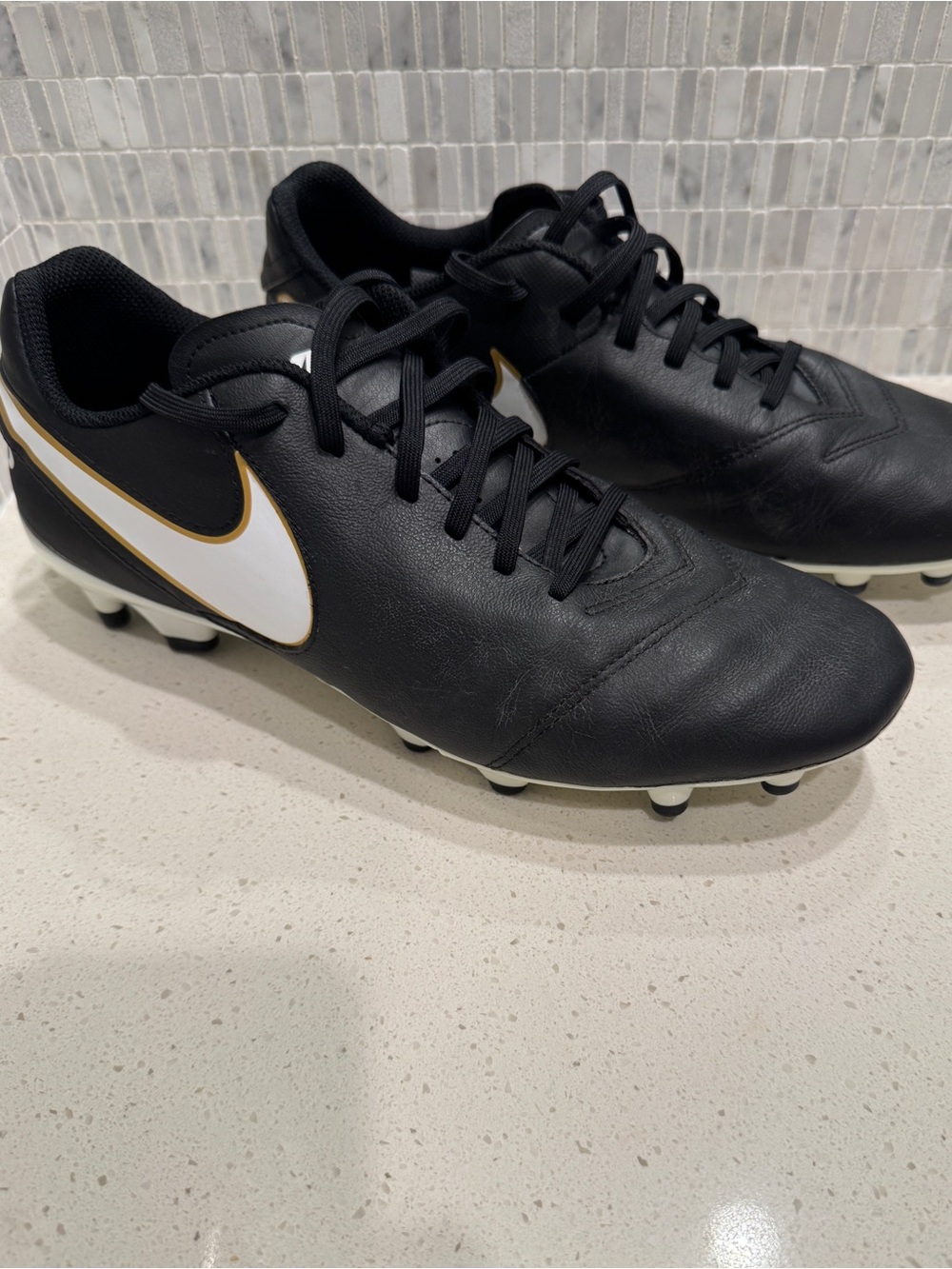 Nike Men’s Tiempo Soccer Shoes - Size 10